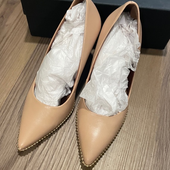 Coach Pump in Orginal Box - Picture 3 of 5